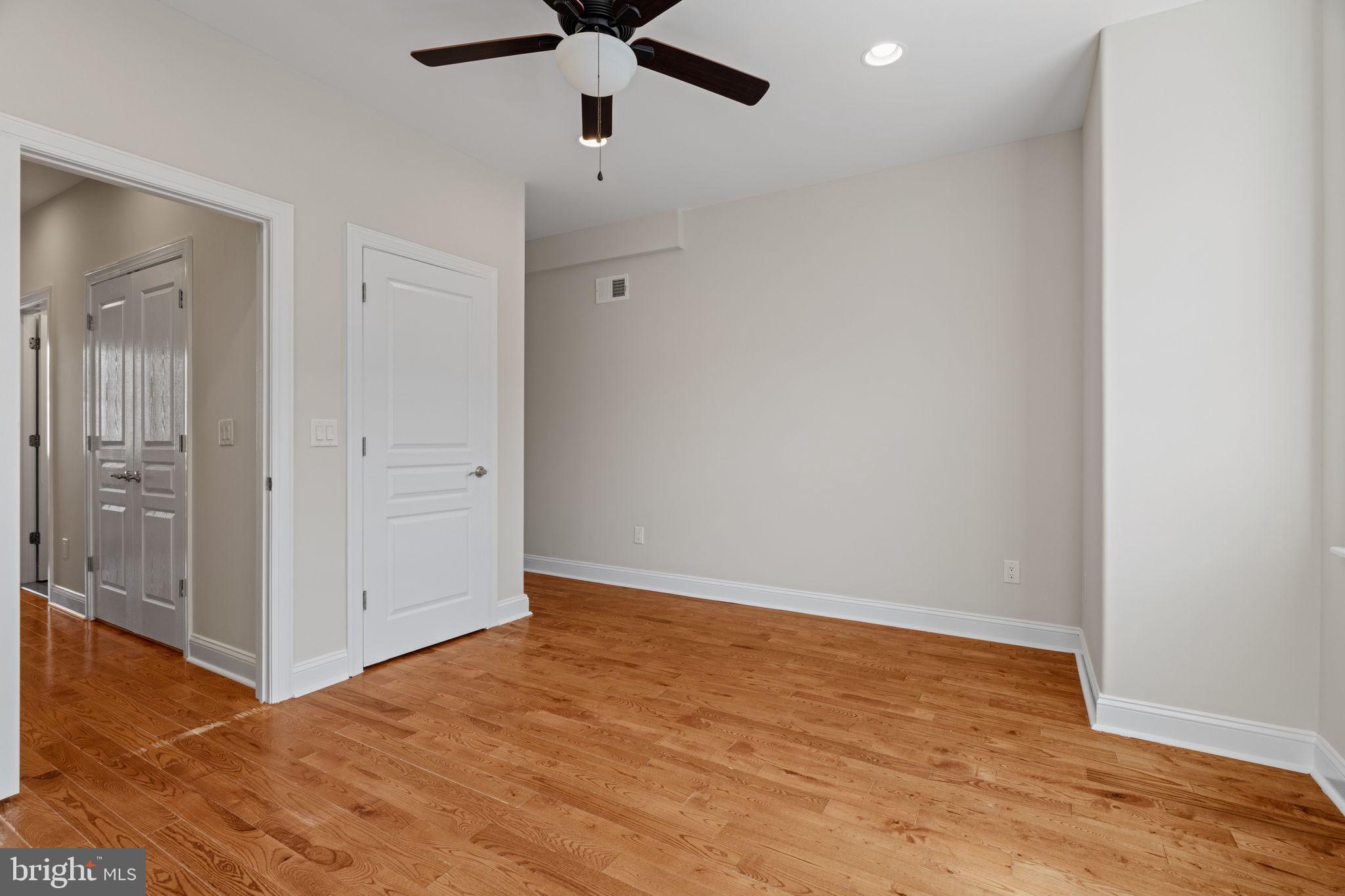 EAST KENSINGTON - Residential