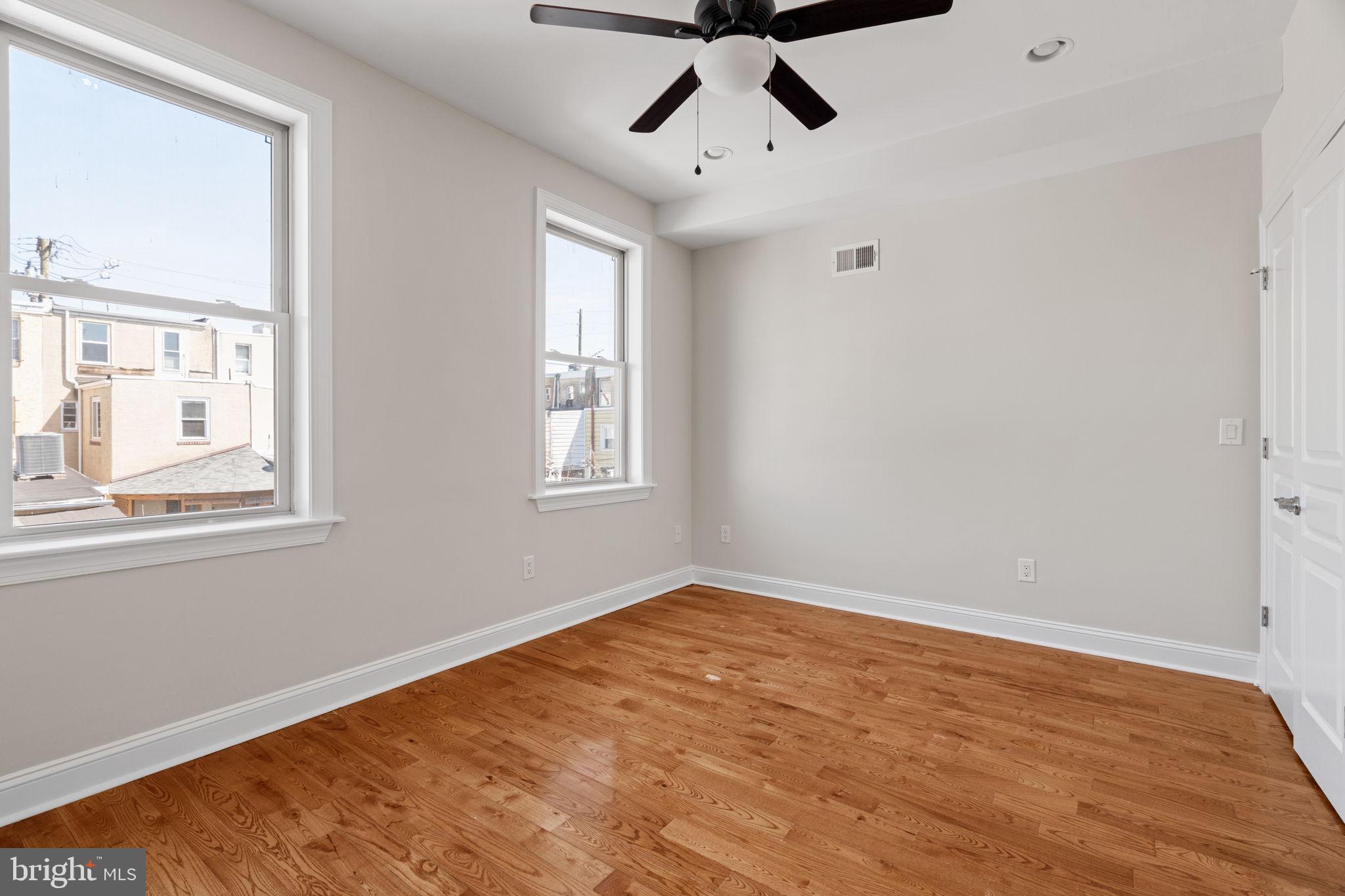 EAST KENSINGTON - Residential