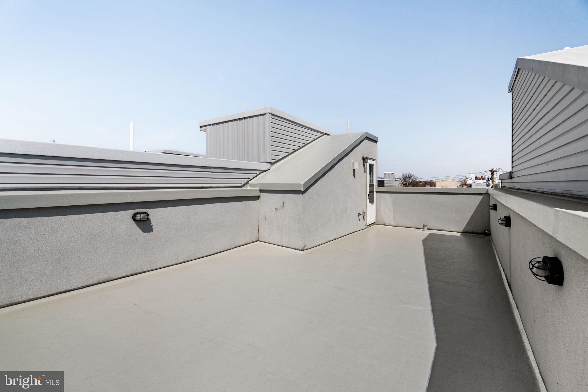 EAST KENSINGTON - Residential