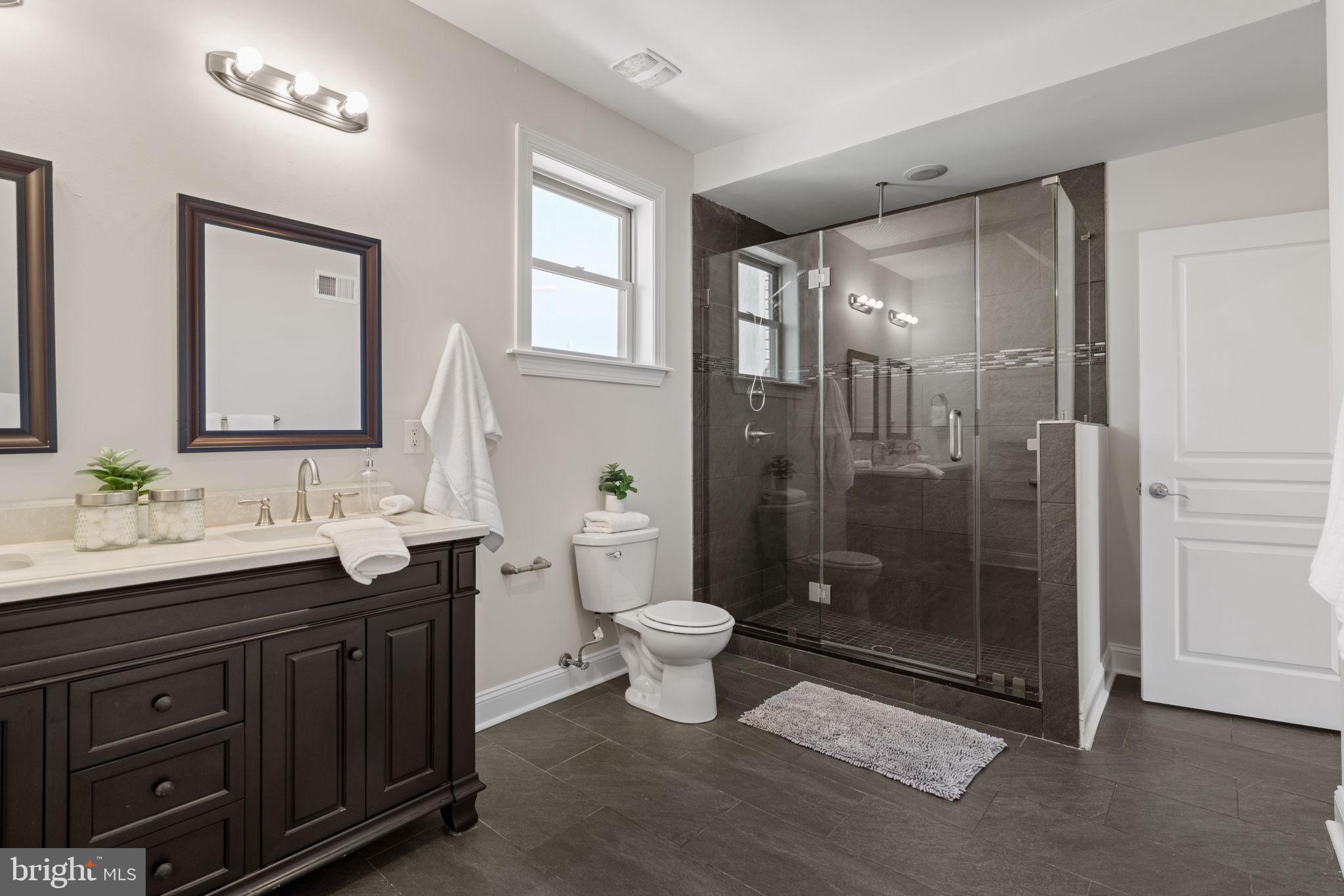 EAST KENSINGTON - Residential