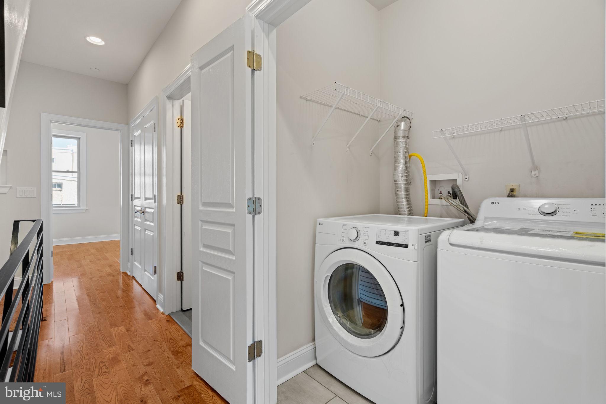 EAST KENSINGTON - Residential