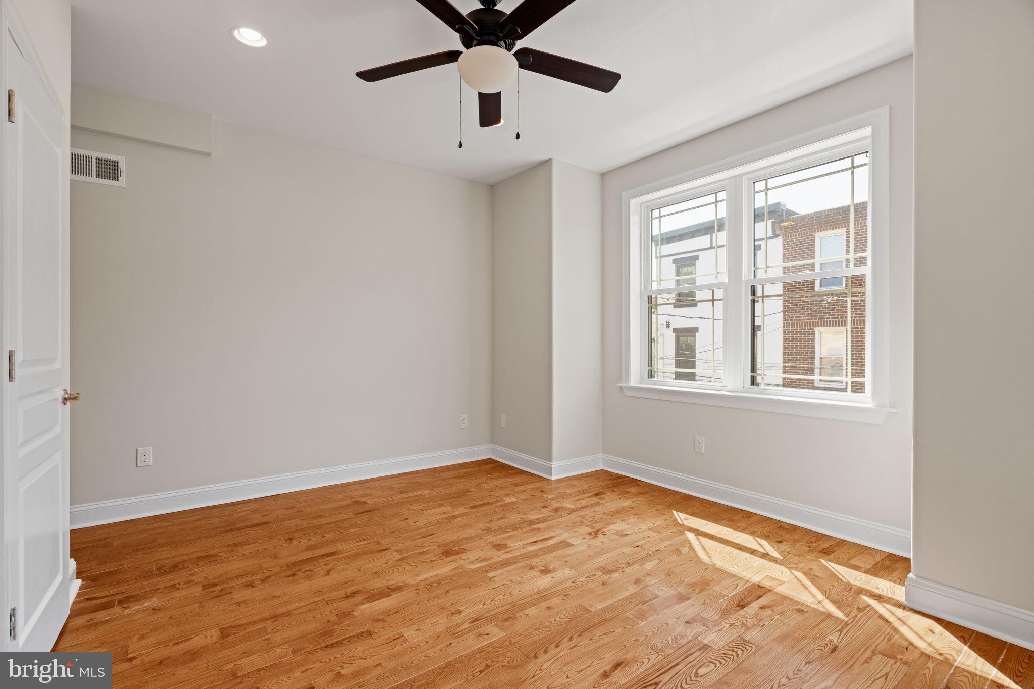 EAST KENSINGTON - Residential