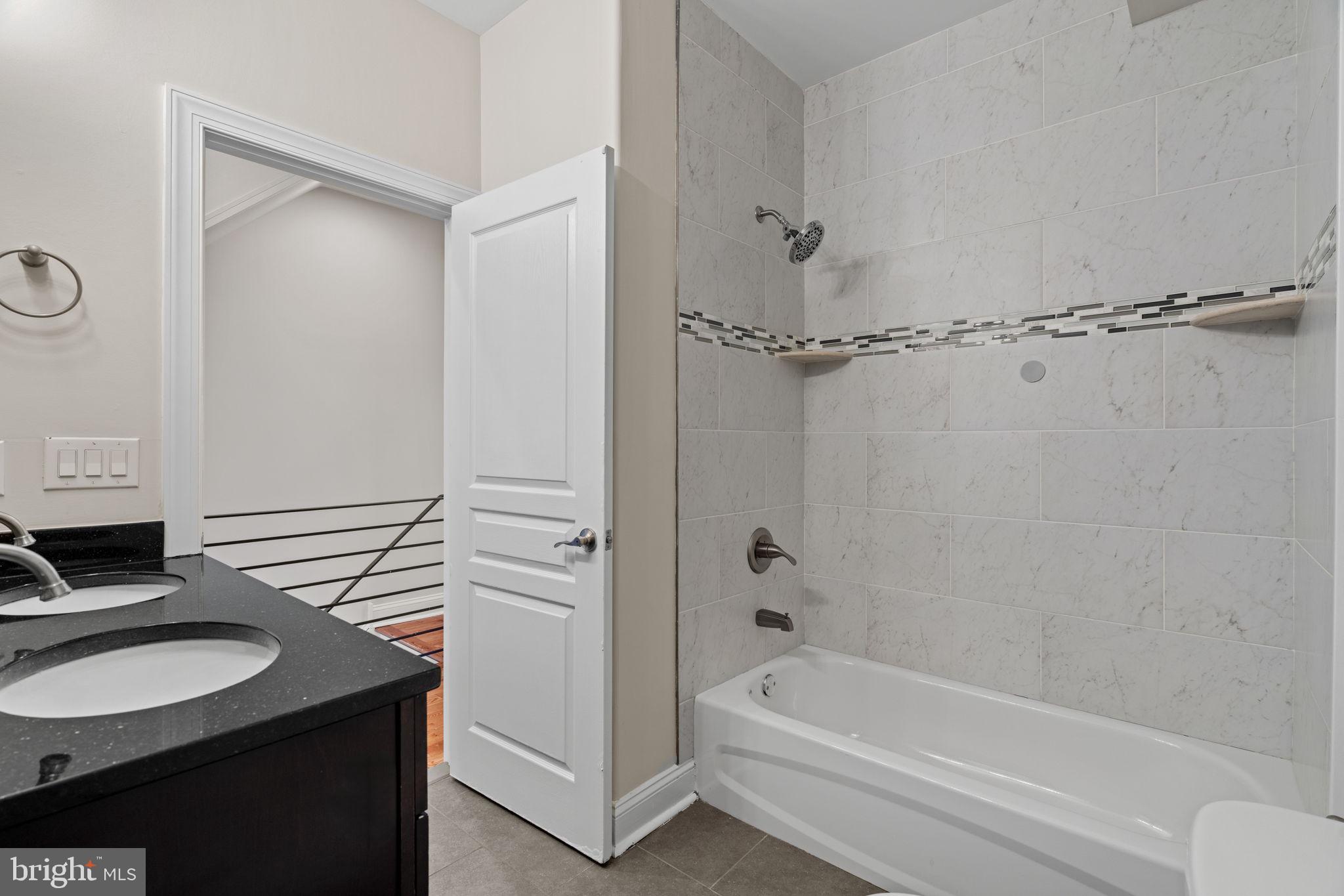 EAST KENSINGTON - Residential