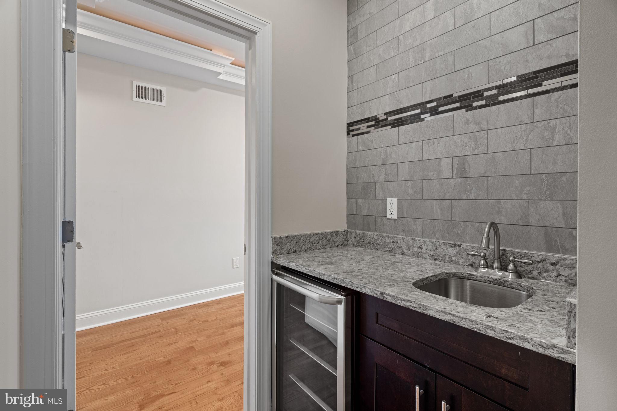 EAST KENSINGTON - Residential