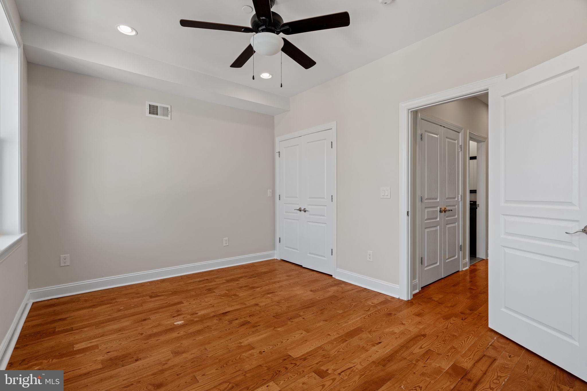 EAST KENSINGTON - Residential