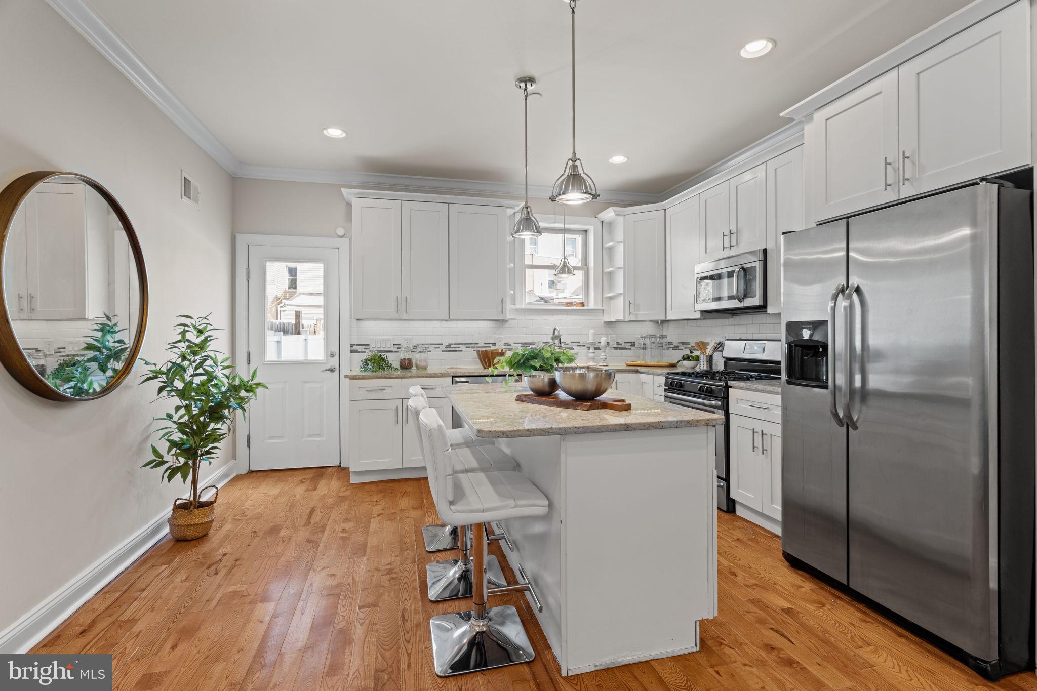 EAST KENSINGTON - Residential