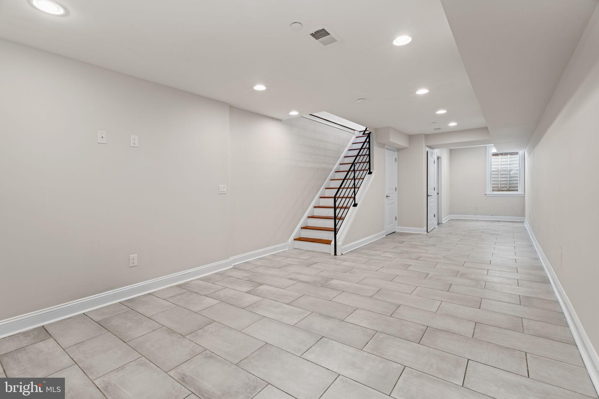 EAST KENSINGTON - Residential