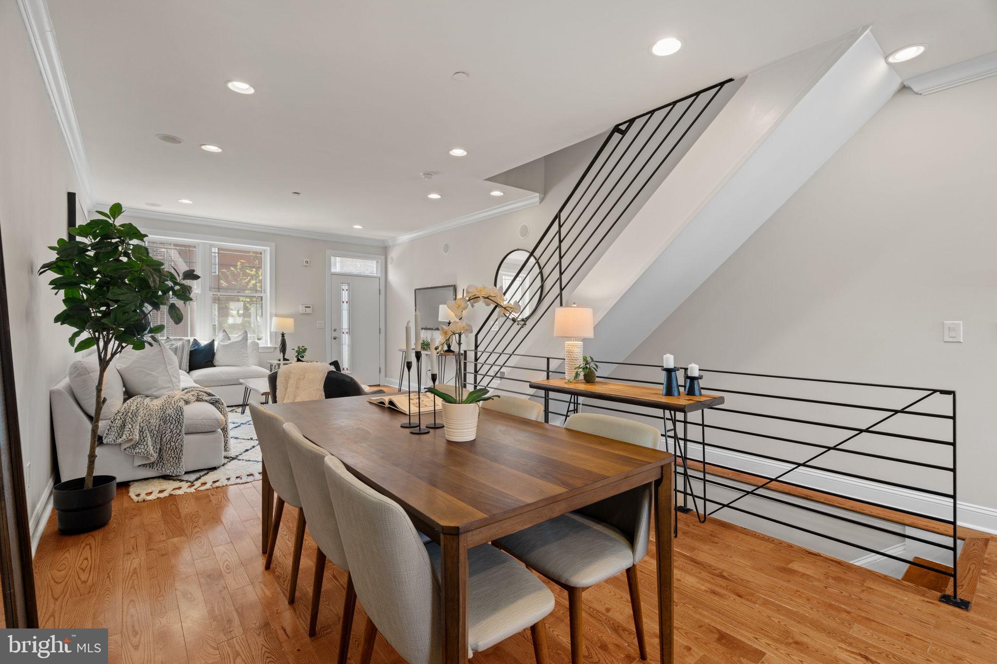 EAST KENSINGTON - Residential