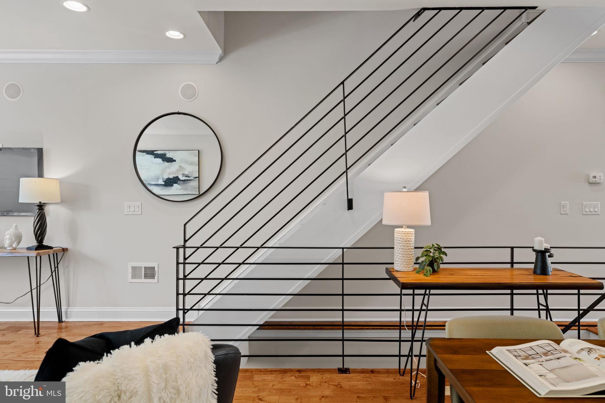 EAST KENSINGTON - Residential