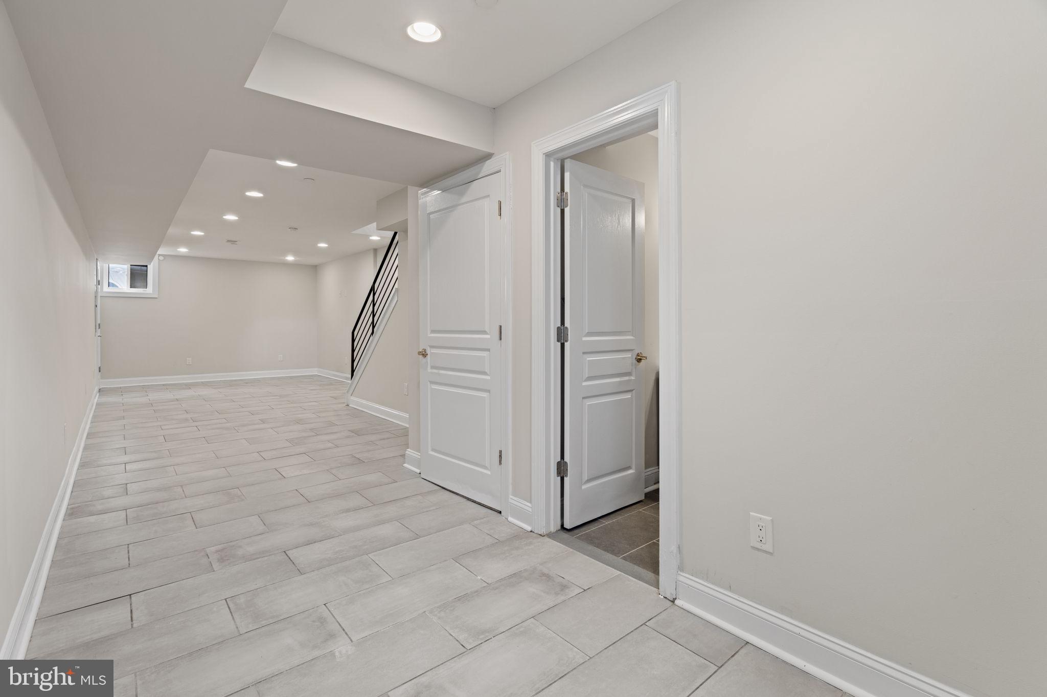 EAST KENSINGTON - Residential