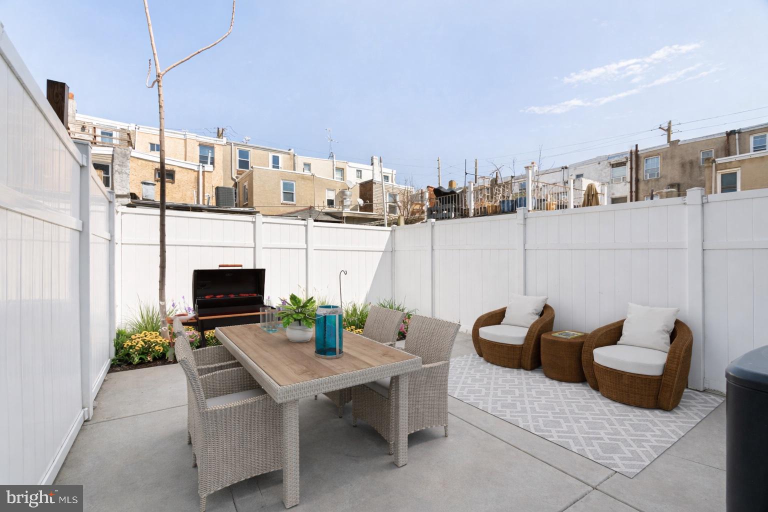 EAST KENSINGTON - Residential