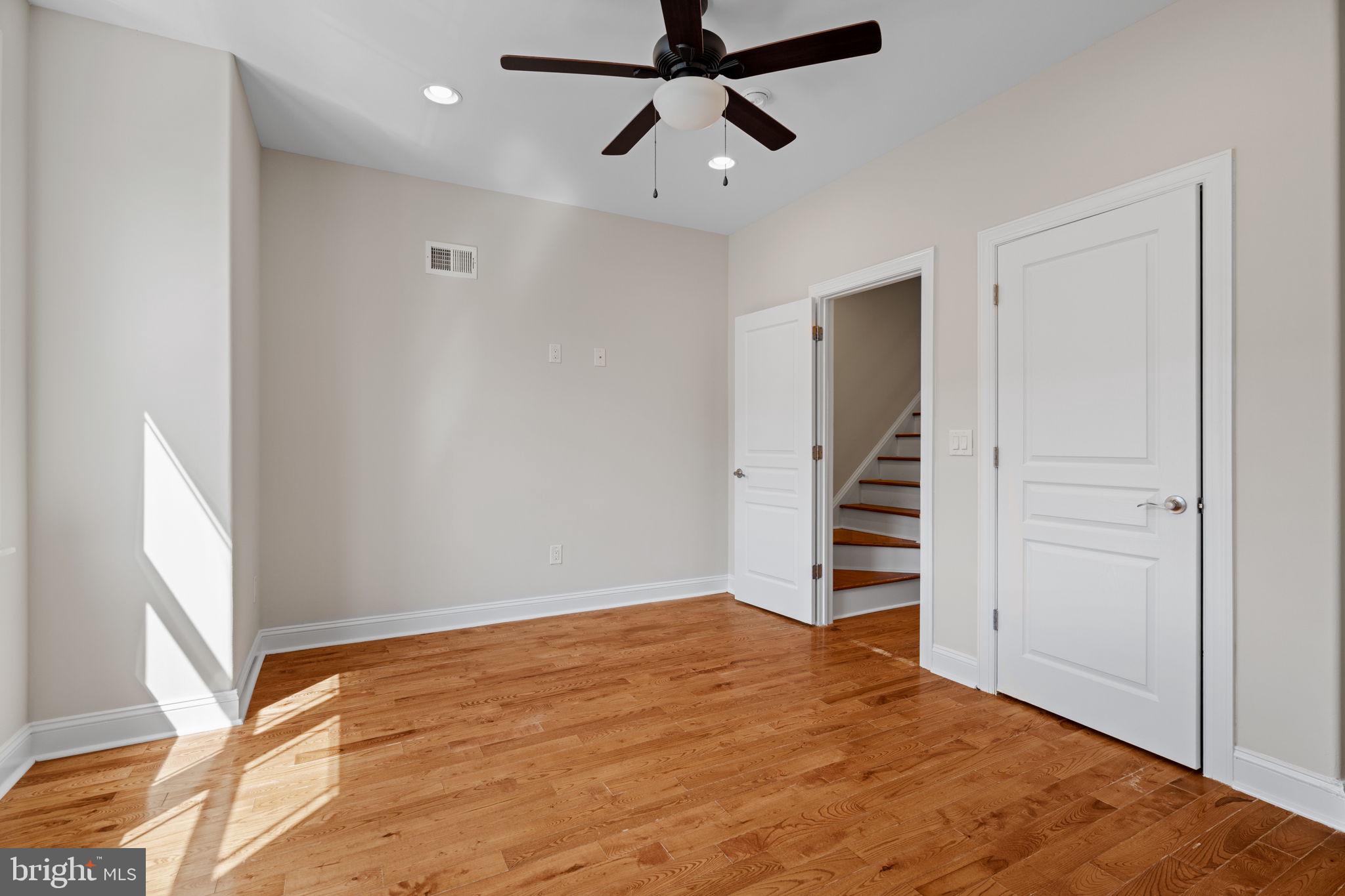 EAST KENSINGTON - Residential