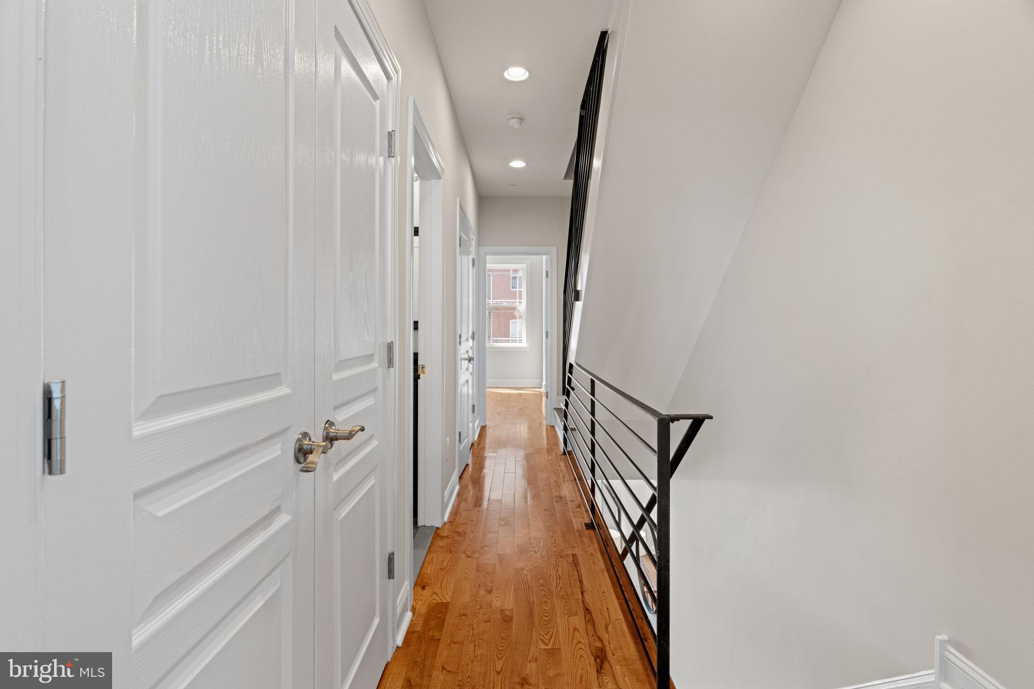 EAST KENSINGTON - Residential