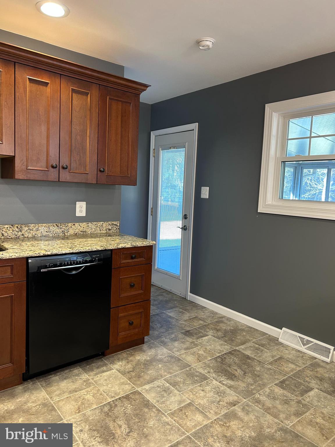 000 - Residential Lease