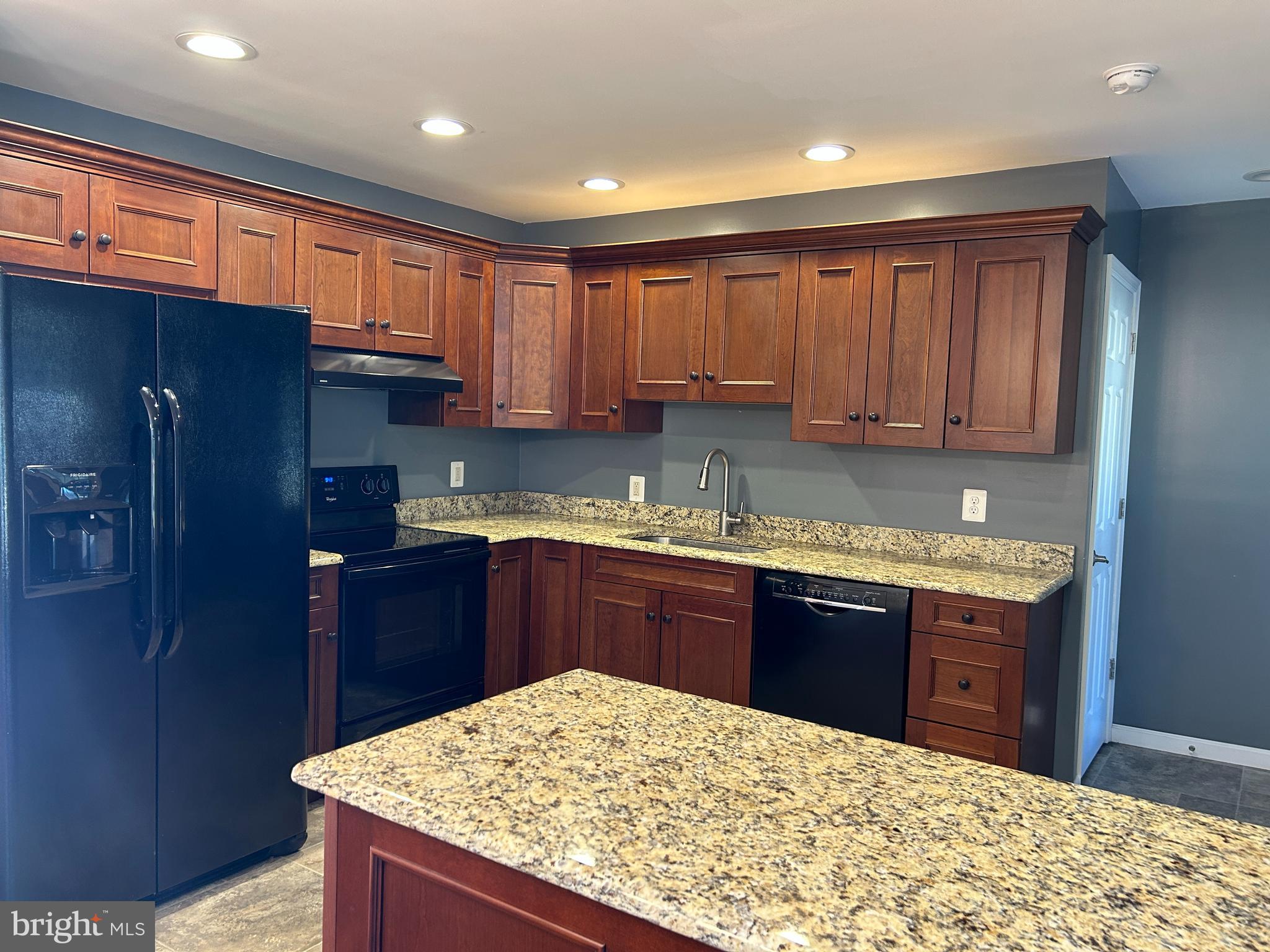 000 - Residential Lease