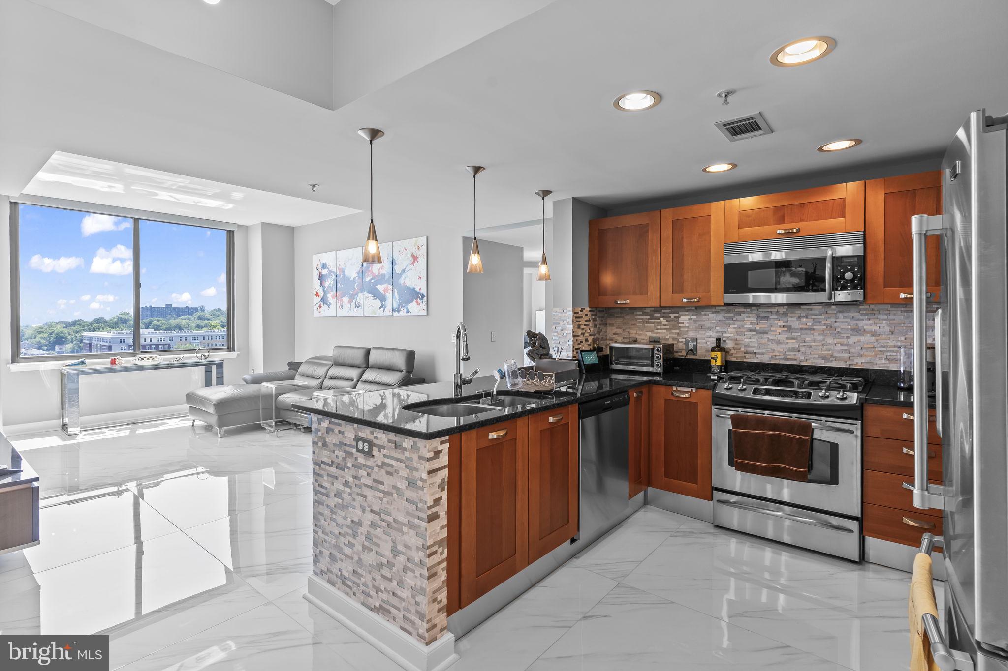 2451 MIDTOWN AVENUE 1315