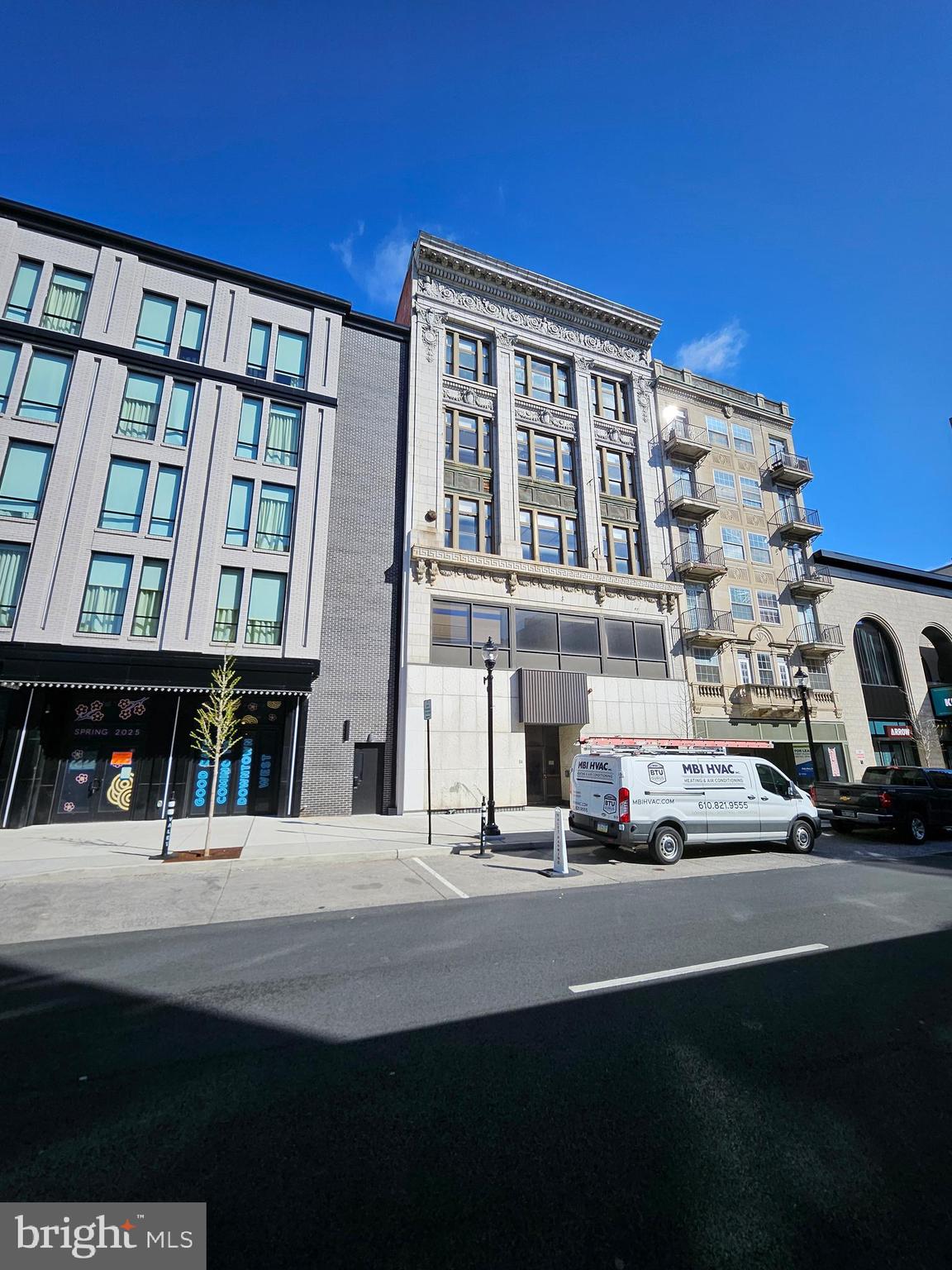 943 W HAMILTON
