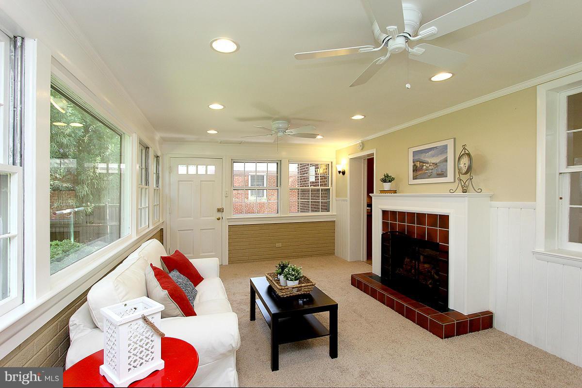 COUNTRY CLUB PARK - Residential