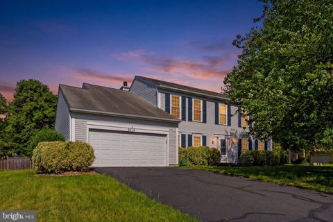 Photo of 9516 Oakenshaw Drive, MANASSAS, VA 20110 (MLS # VAMN2010976)