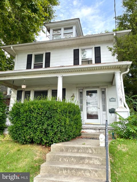 Photo of 51 W Lincoln Avenue, Lititz, PA 17543 (MLS # PALA2054564)
