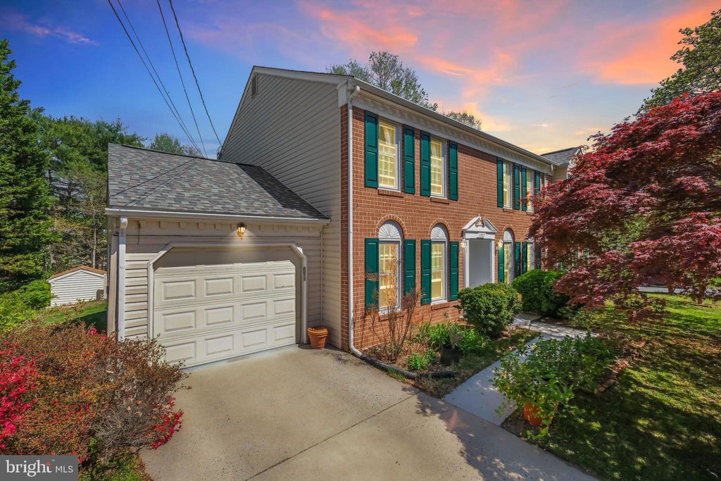 Photo of 11917 Reynolds Avenue, POTOMAC, MD 20854 (MLS # MDMC2227204)