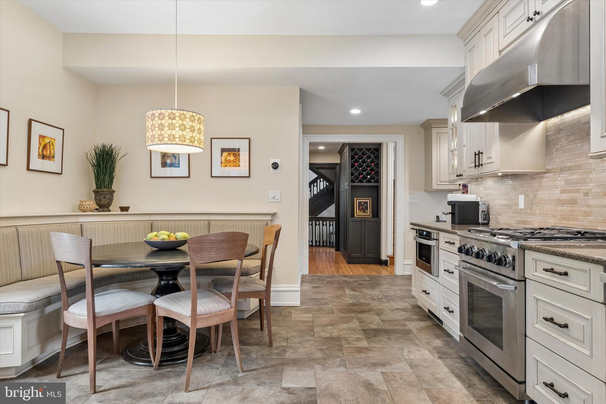 CHESTNUT HILL - Residential