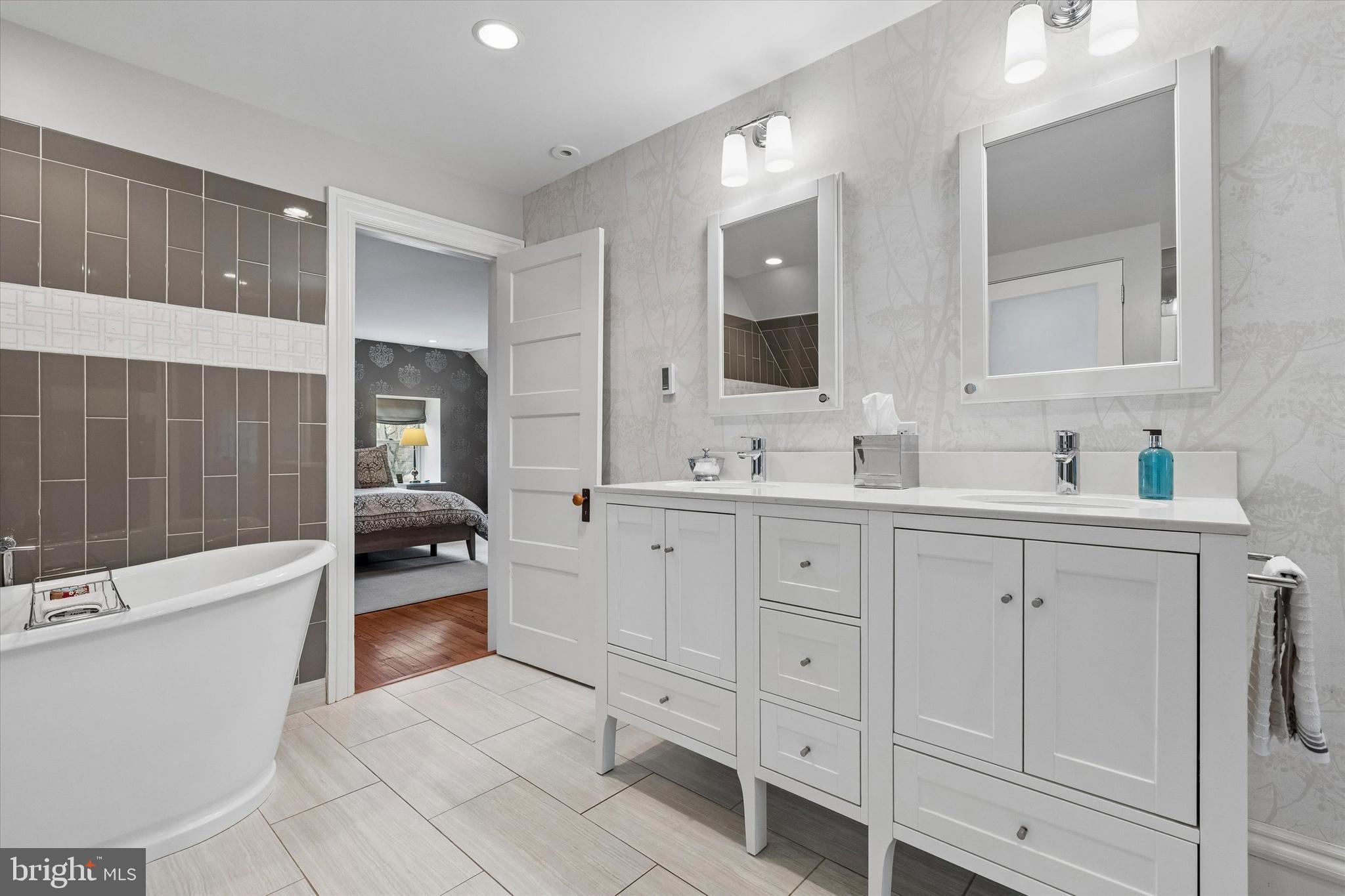 CHESTNUT HILL - Residential