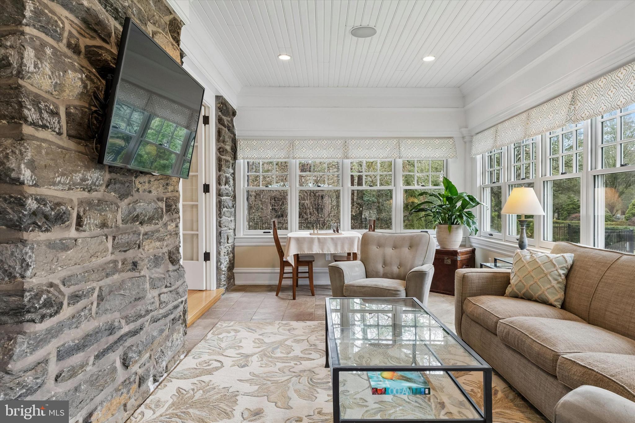 CHESTNUT HILL - Residential