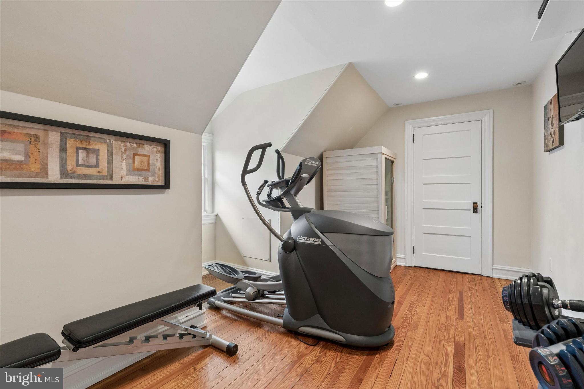 CHESTNUT HILL - Residential