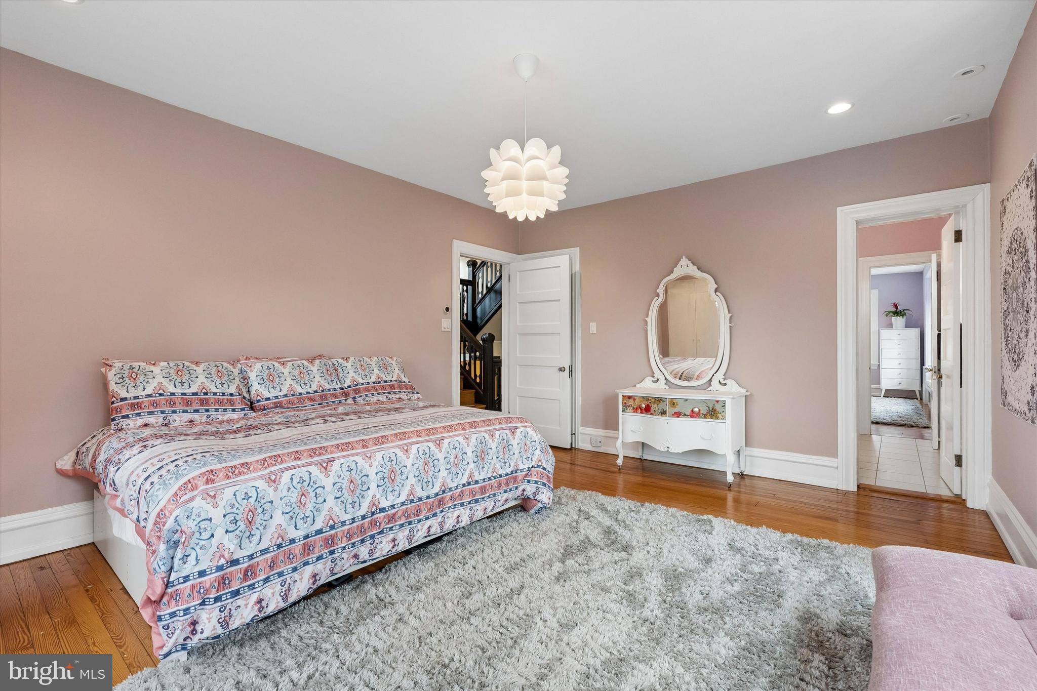 CHESTNUT HILL - Residential