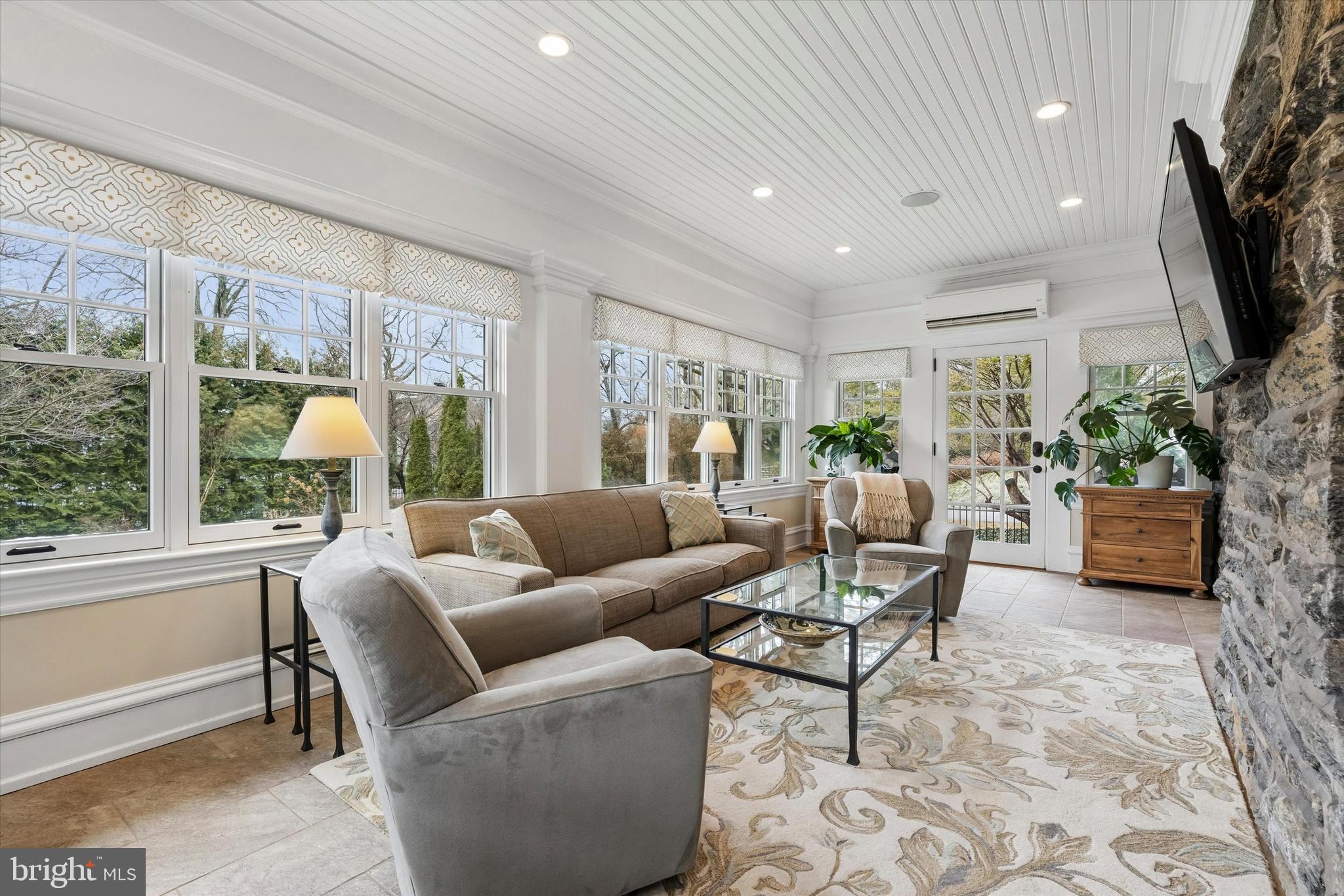 CHESTNUT HILL - Residential