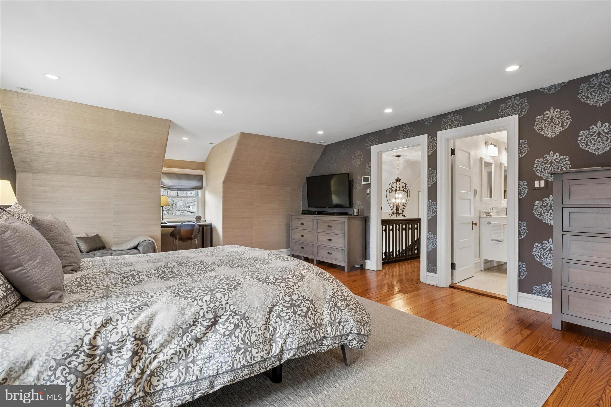 CHESTNUT HILL - Residential