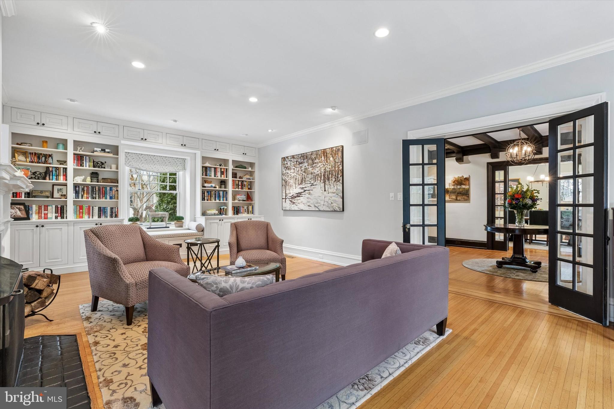 CHESTNUT HILL - Residential