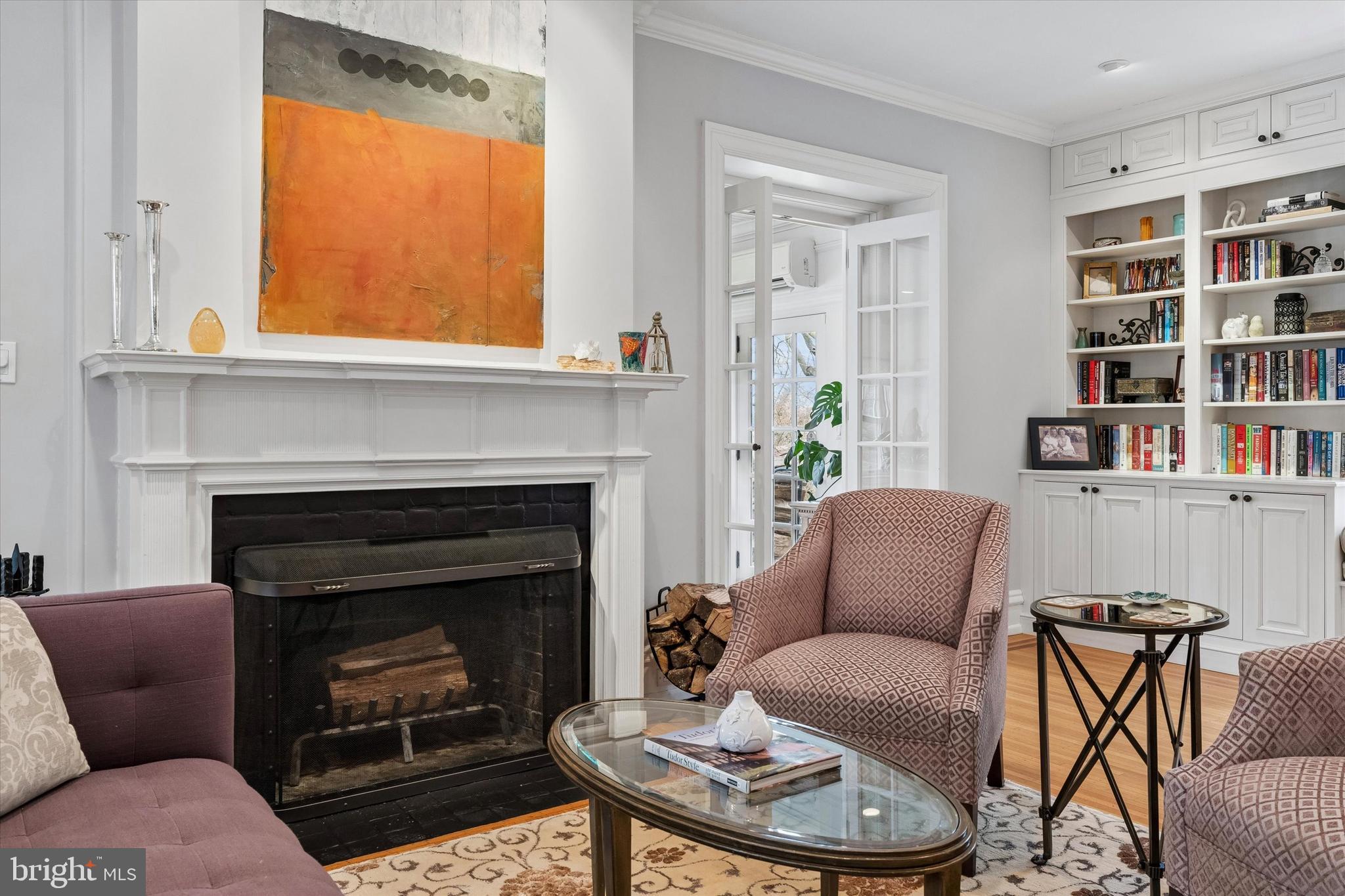 CHESTNUT HILL - Residential