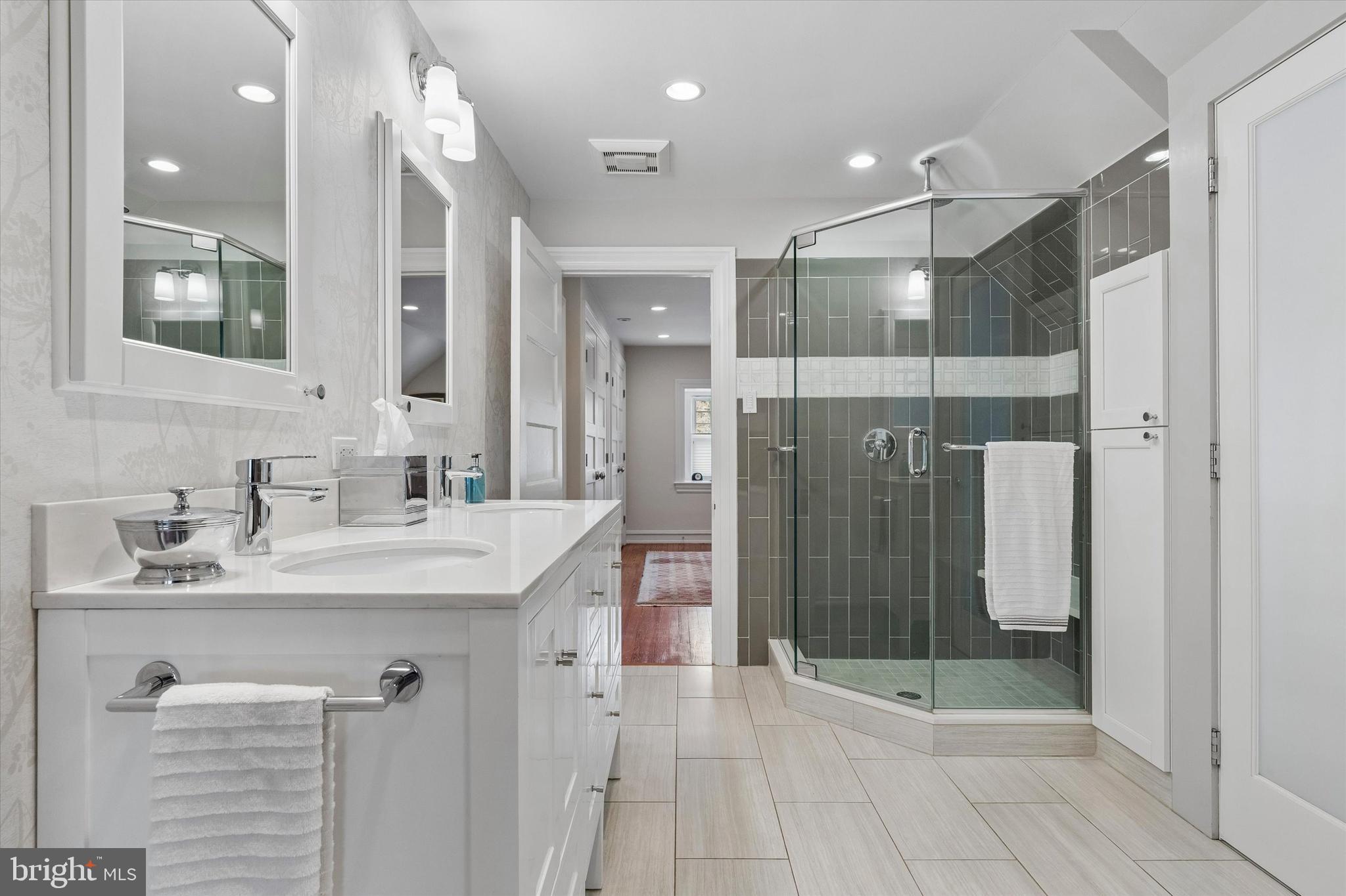 CHESTNUT HILL - Residential