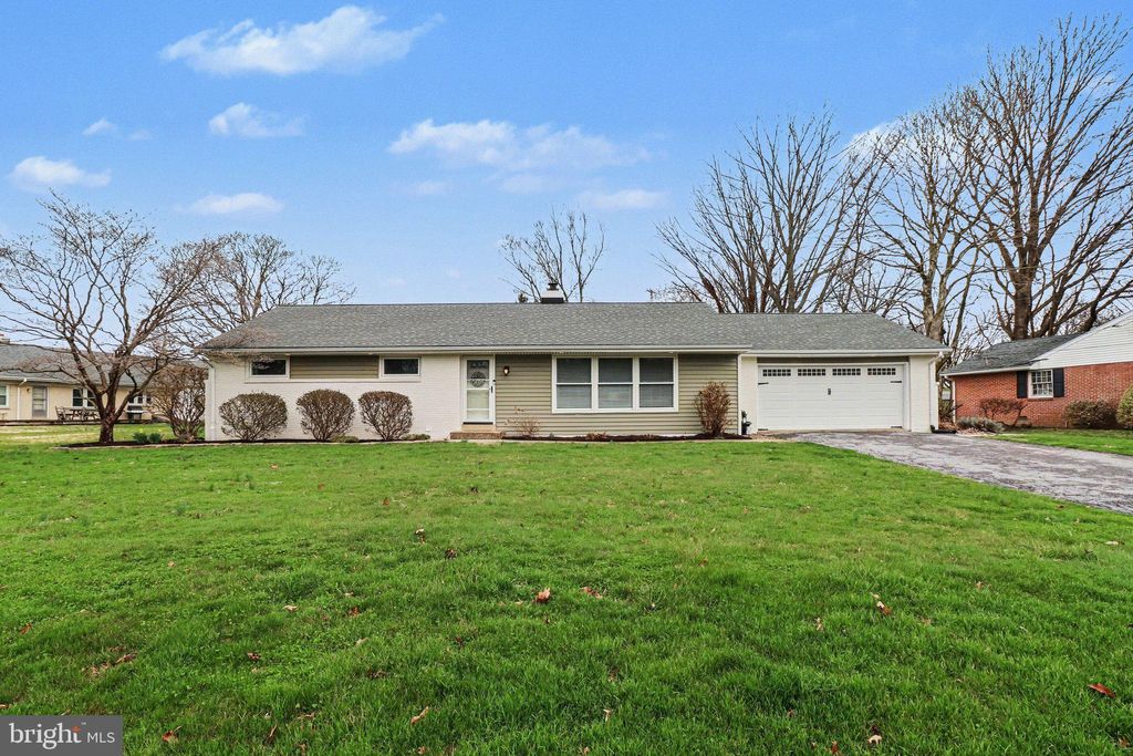 Photo of 247 Froelich Avenue, MOUNTVILLE, PA 17554 (MLS # PALA2085926)