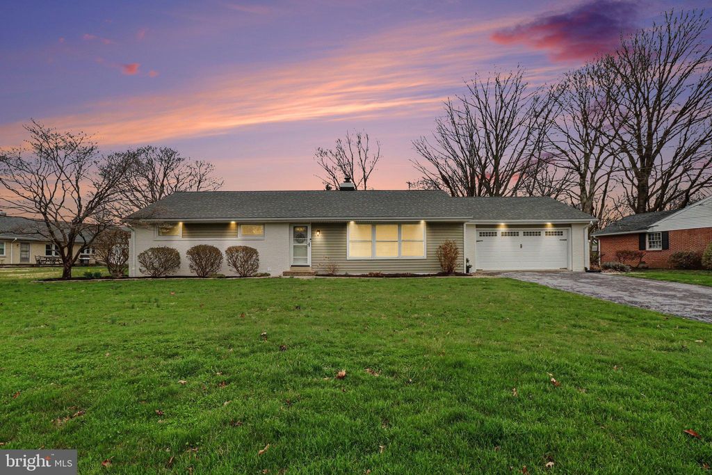 Photo of 247 Froelich Avenue, MOUNTVILLE, PA 17554 (MLS # PALA2085926)