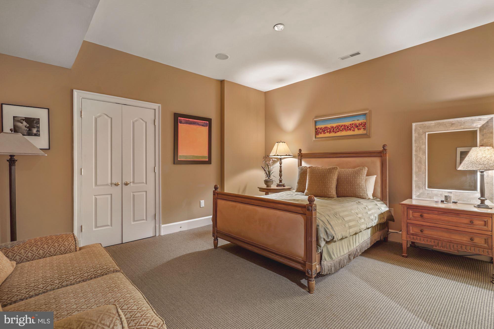 SADDLE RIDGE - Residential