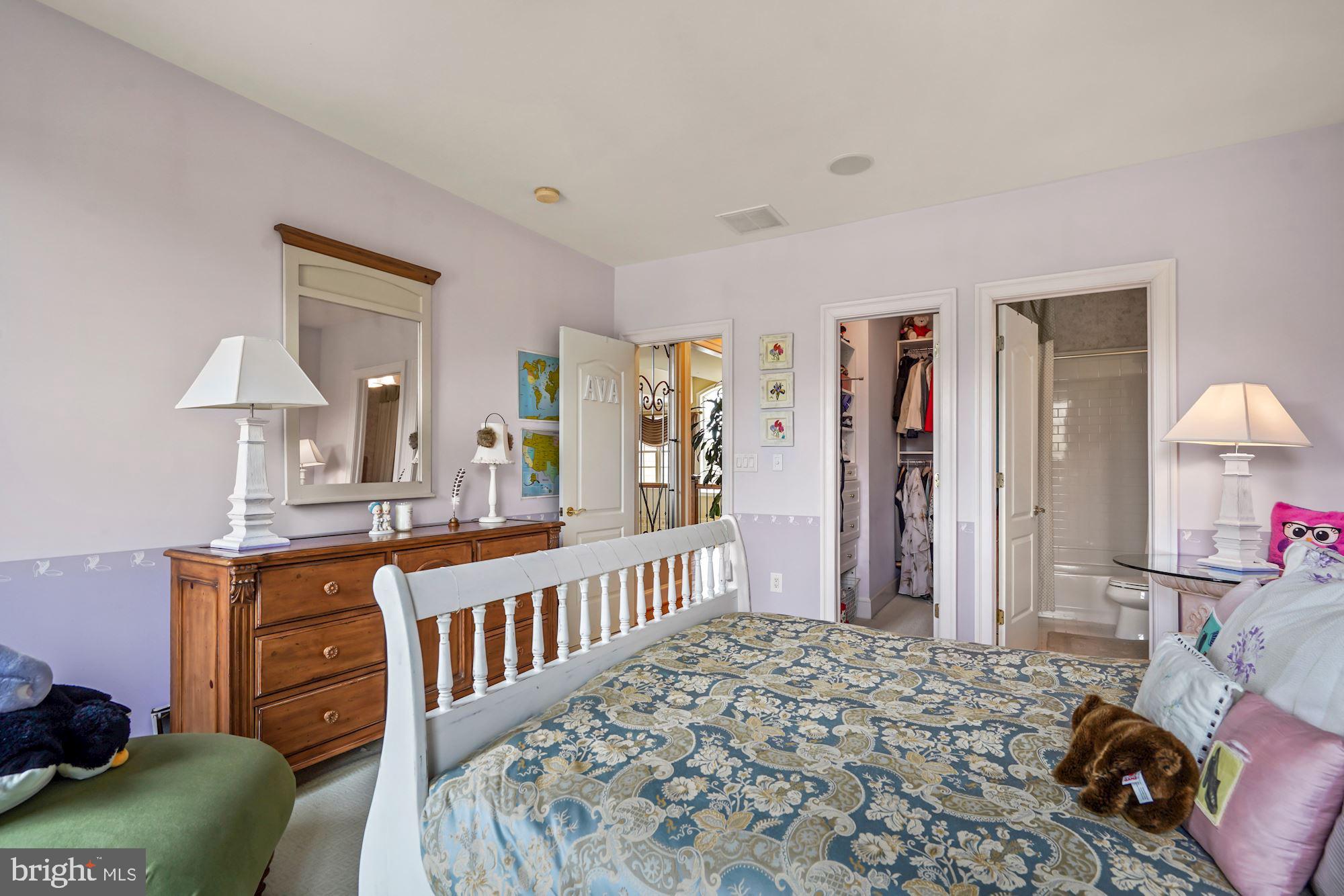 SADDLE RIDGE - Residential