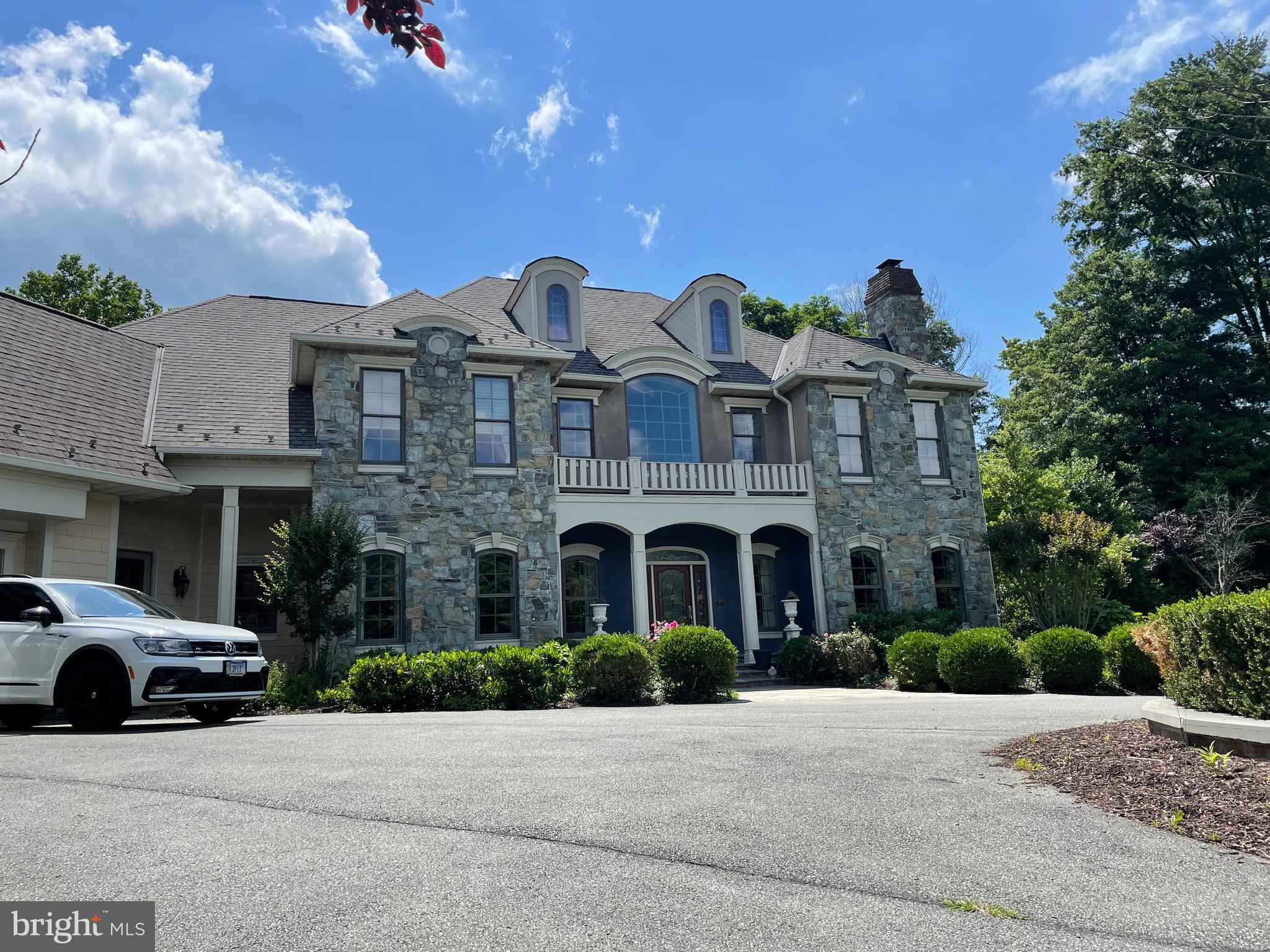 SADDLE RIDGE - Residential