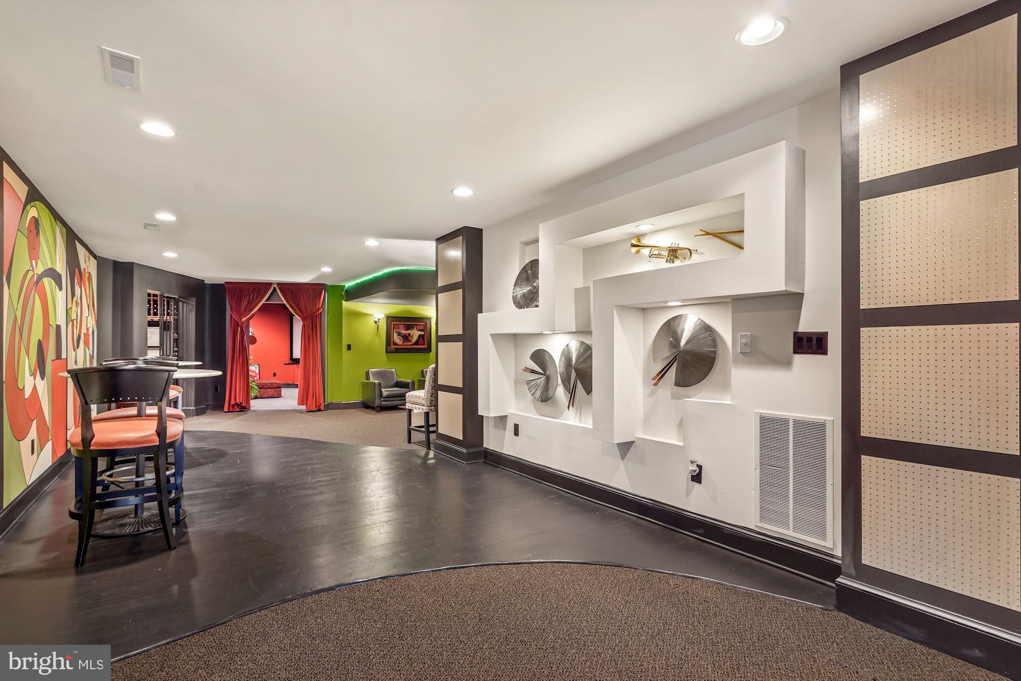 SADDLE RIDGE - Residential