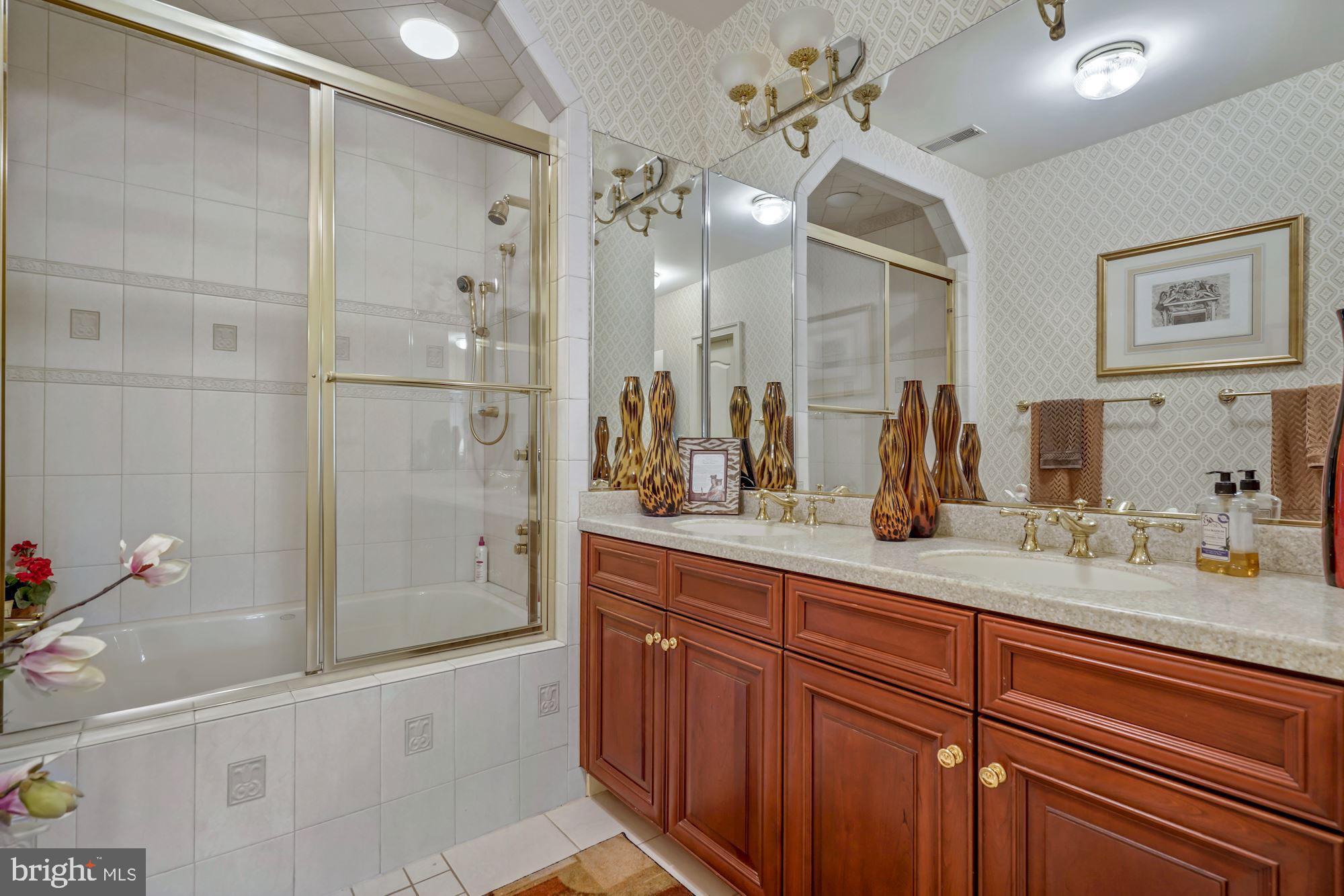 SADDLE RIDGE - Residential