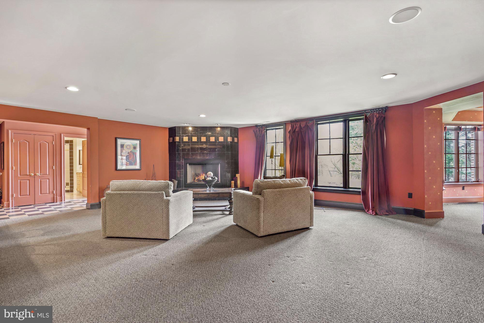 SADDLE RIDGE - Residential