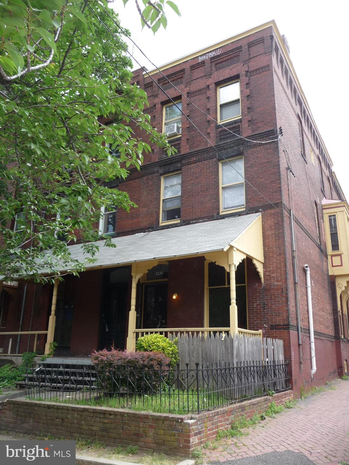 Spacious 6 Bedroom Home Available for Rent!
This 6 bedroom 2.5 bathroom house has wall to wall carpet throughout and features a large back yard, front porch, and basement with in unit laundry. The property is situated two blocks from Drexel Park, is close to Drexel's Main Campus and many great restaurants along Powelton Avenue.