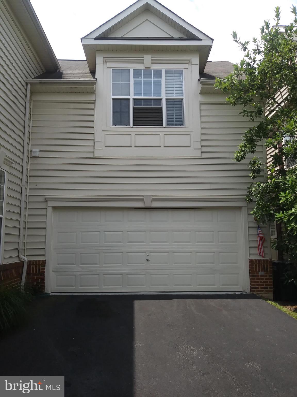 COURTS OF LAUREL CREST - Residential Lease