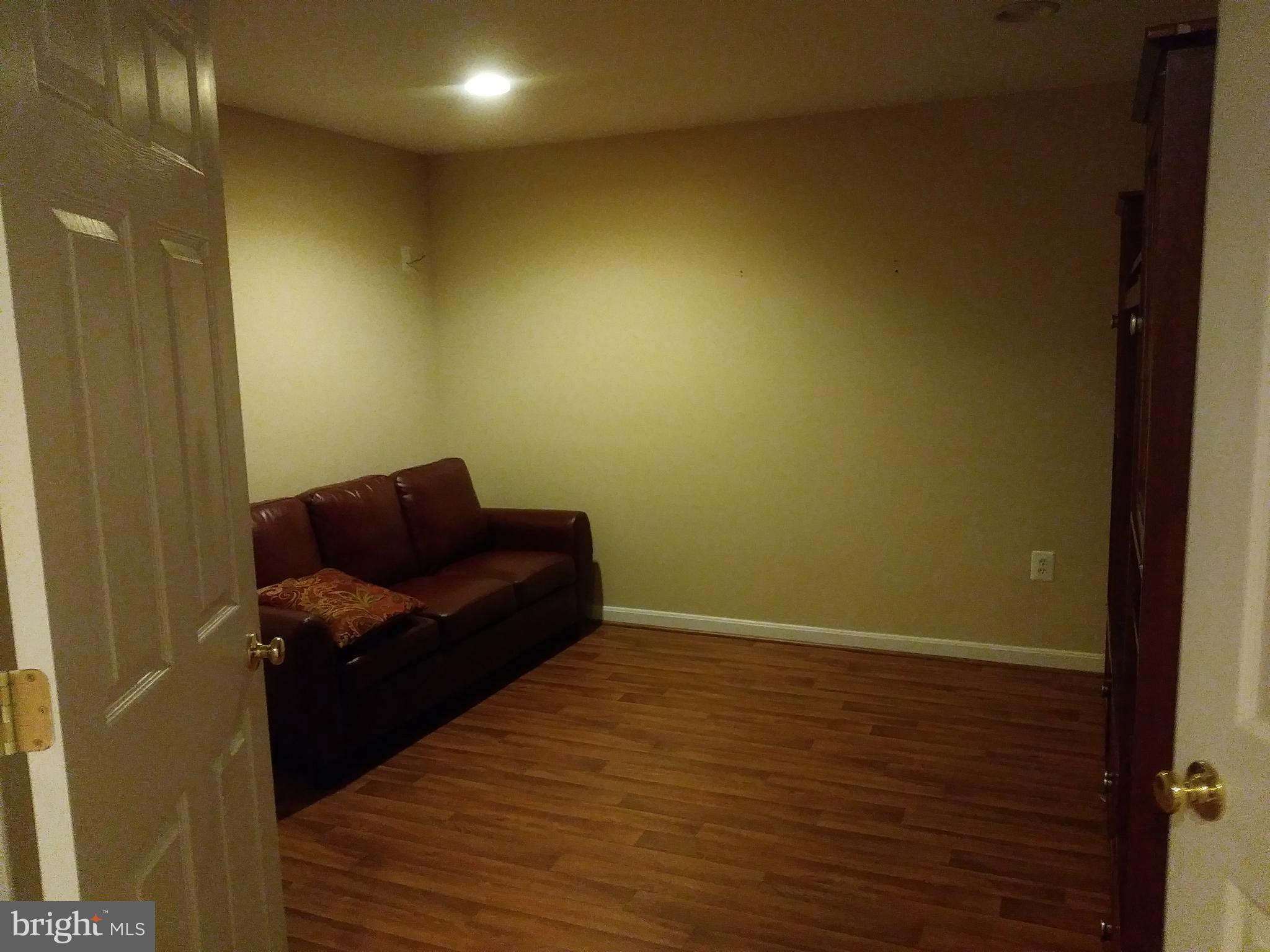 COURTS OF LAUREL CREST - Residential Lease