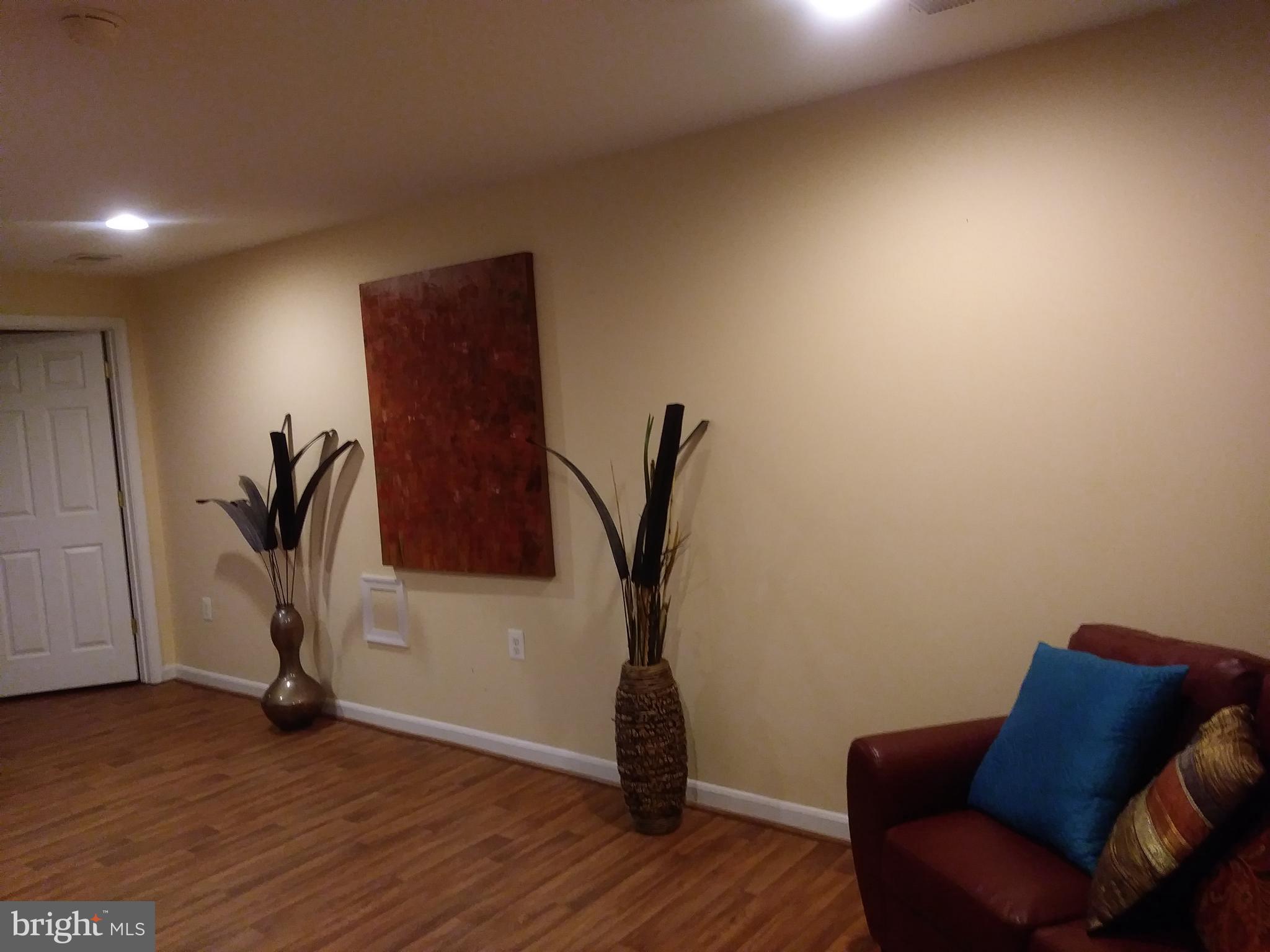 COURTS OF LAUREL CREST - Residential Lease