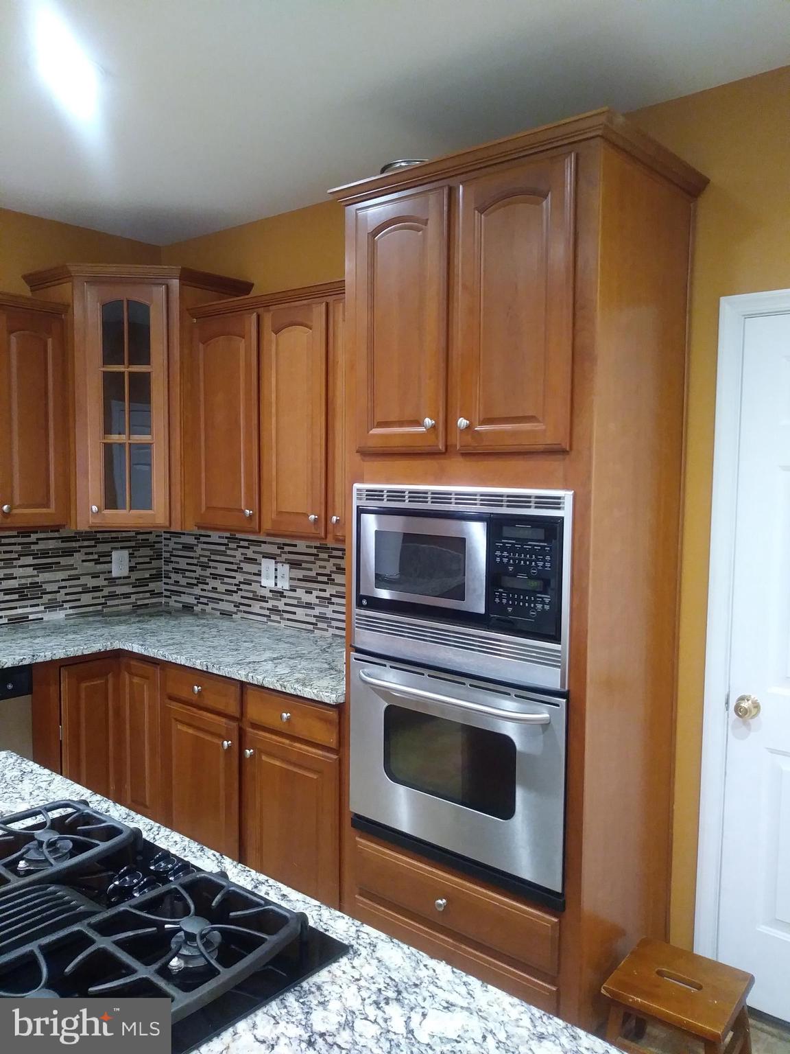 COURTS OF LAUREL CREST - Residential Lease