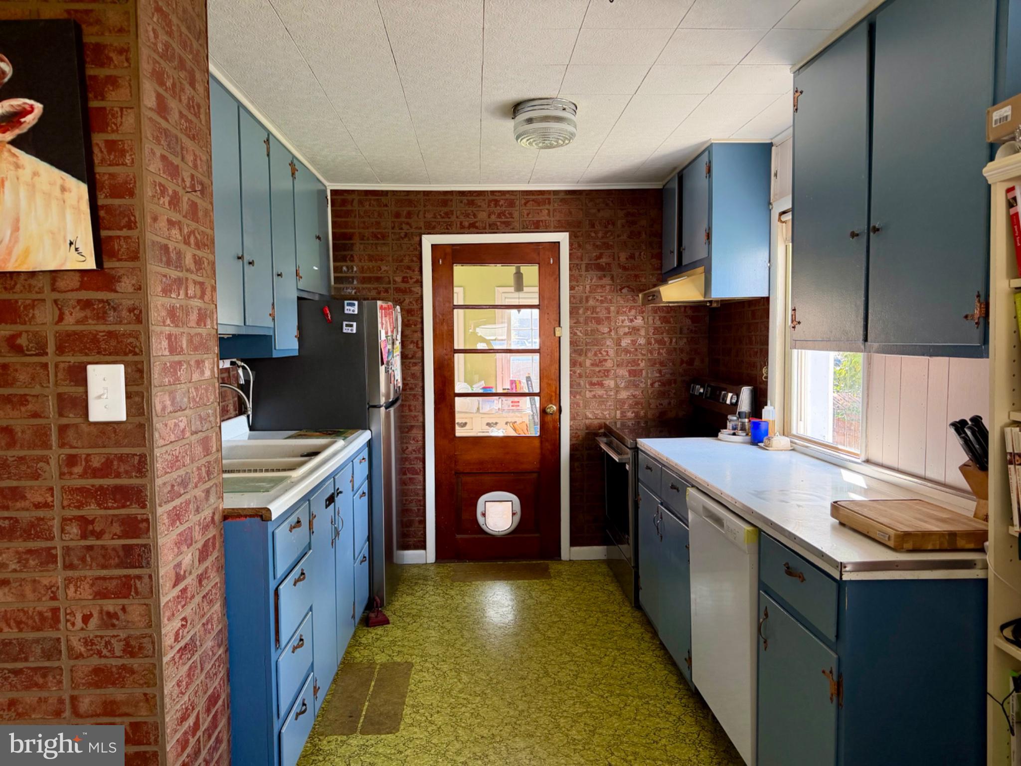 215 E 5TH STREET