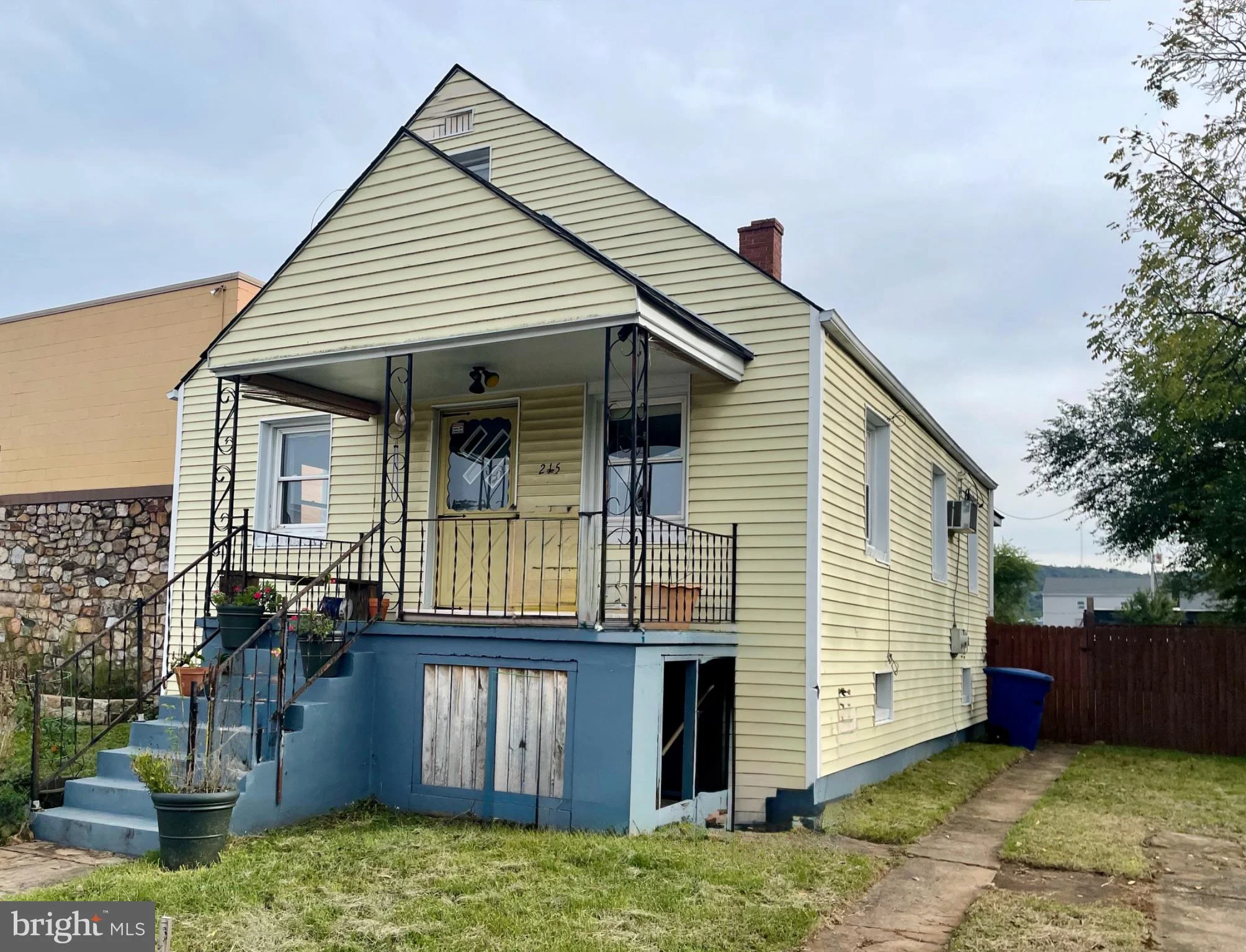 215 E 5th Street